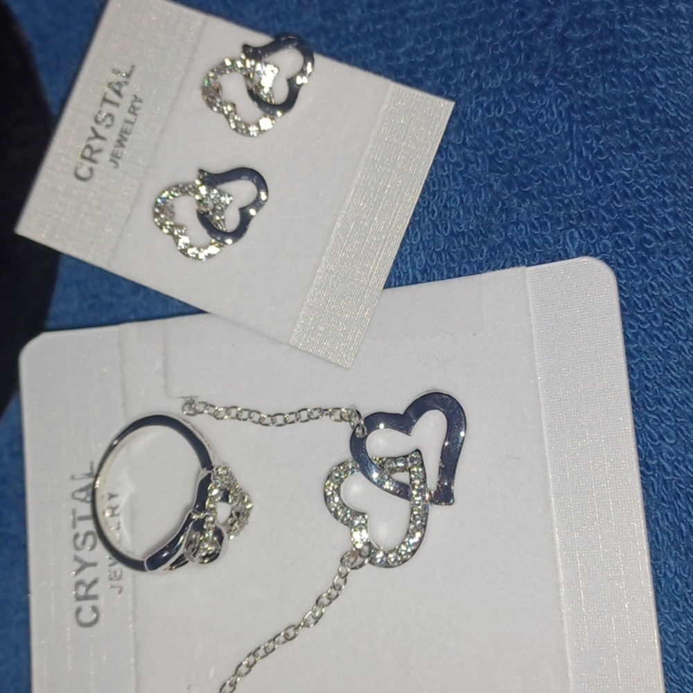 💐NWT 4 piece Hearts Necklace, Bracelet,Ring size 7.5,with matching Earrings.💐